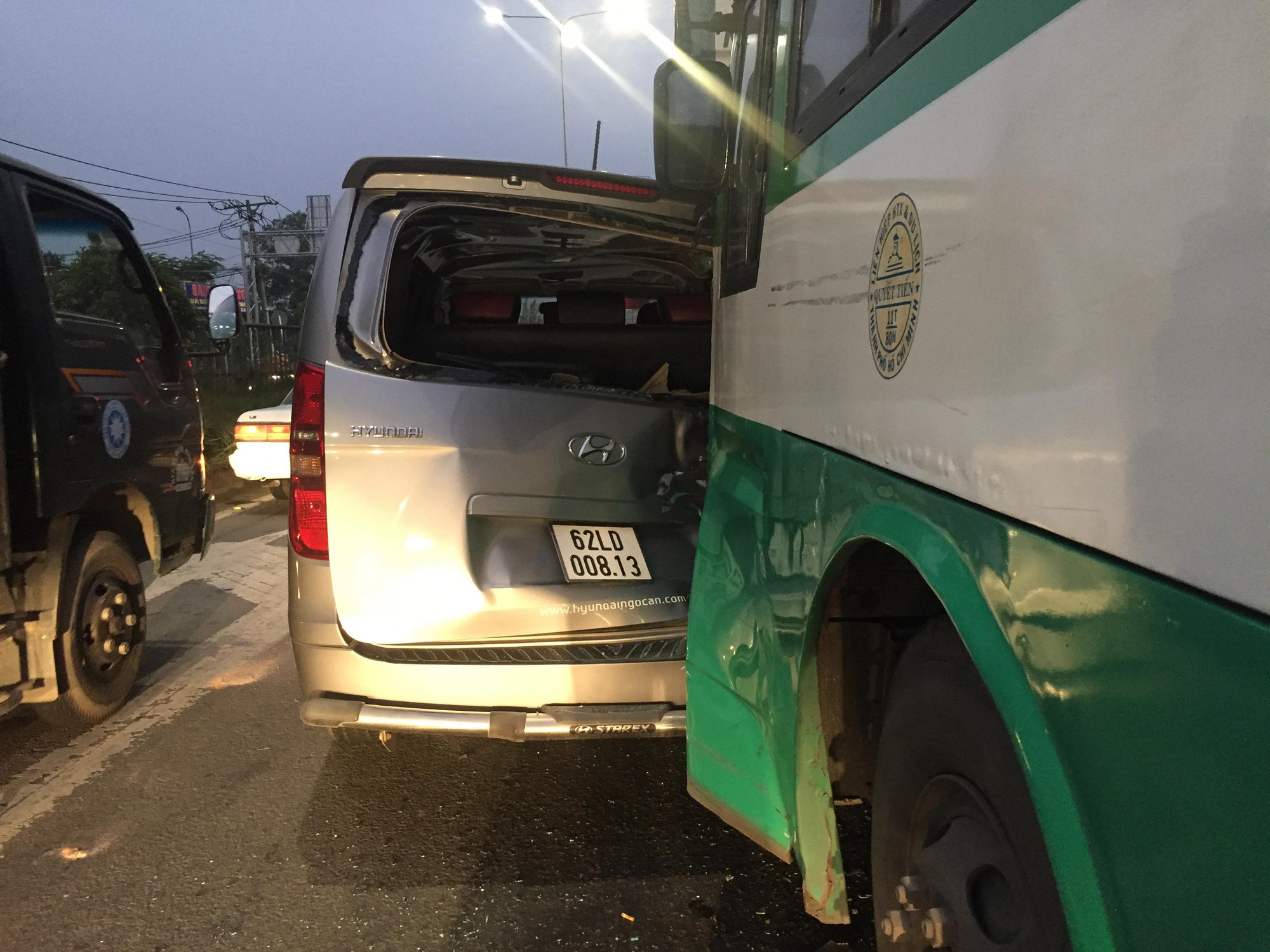 TP HCM: Xe buýt mất thắng gây tai nạn liên hoàn ở Hóc Môn