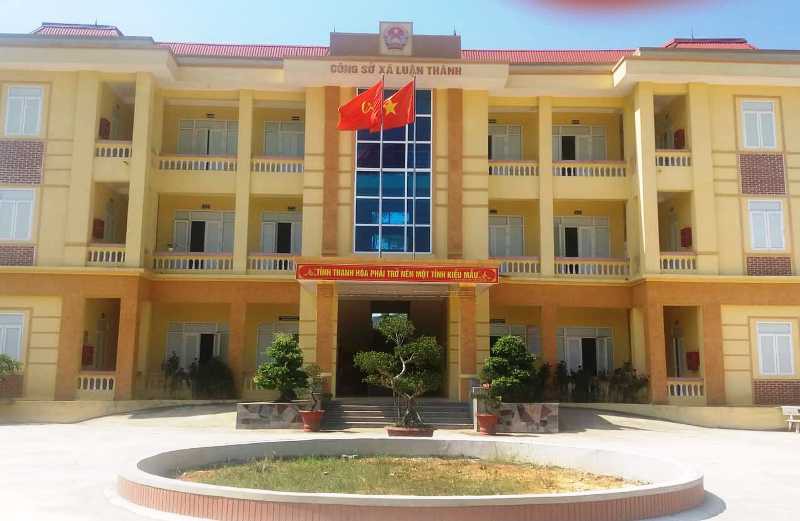 Con trai hiệu trưởng mầm non x&ocirc;ng v&agrave;o c&ocirc;ng sở x&atilde; đ&aacute;nh nữ c&aacute;n bộ - Ảnh 1.