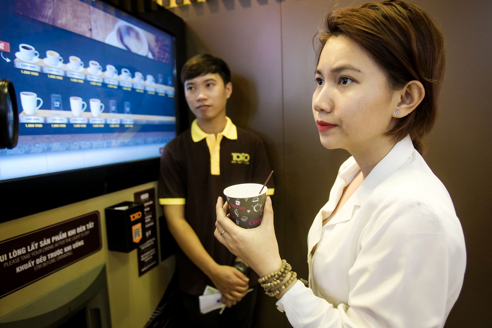 Máy bán cà phê rang xay tự động đầu tiên tại Việt Nam