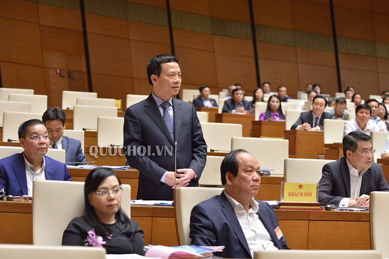 Bộ trưởng Phùng Xuân Nhạ nhận trách nhiệm về lãng phí sách giáo khoa - Ảnh 2.