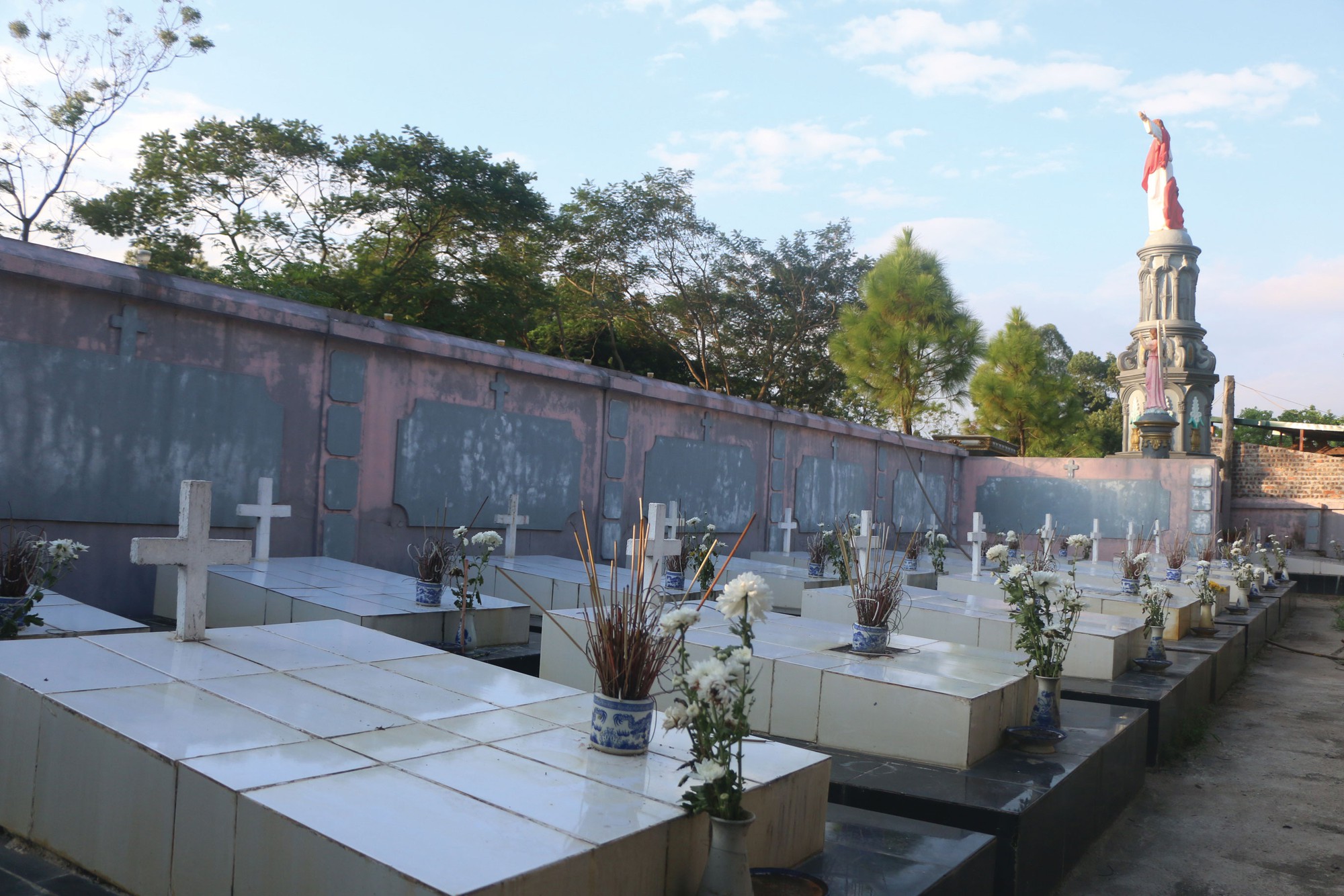 Những sinh linh bị chối bỏ (*): Nghĩa trang những ngôi mộ vô danh