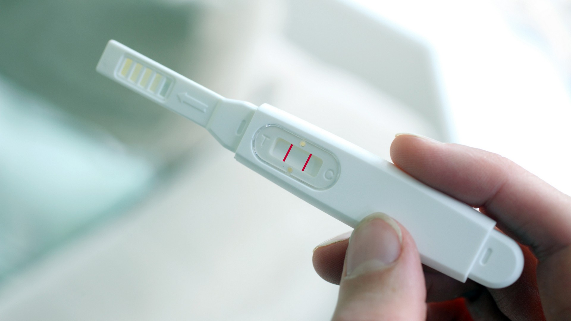 Mẹ hoảng hốt ph&aacute;t hiện con mới v&agrave;o đại học đ&atilde; mang bầu - Ảnh 1.