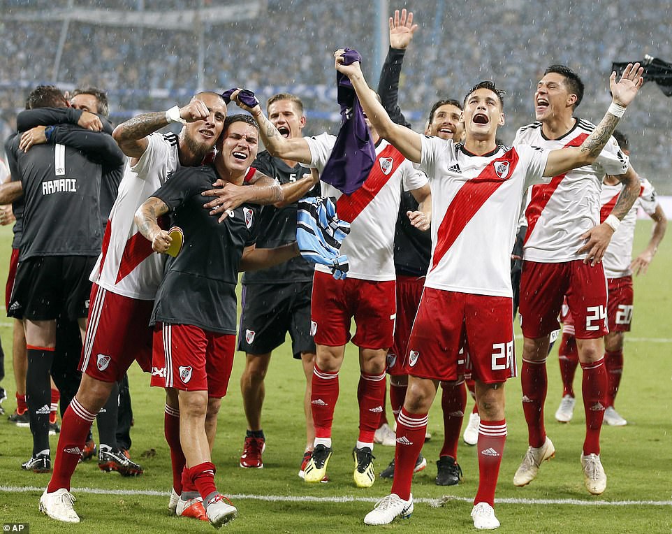 Si&ecirc;u kinh điển Boca Juniors - River Plate lấn &aacute;t derby Manchester - Ảnh 5.