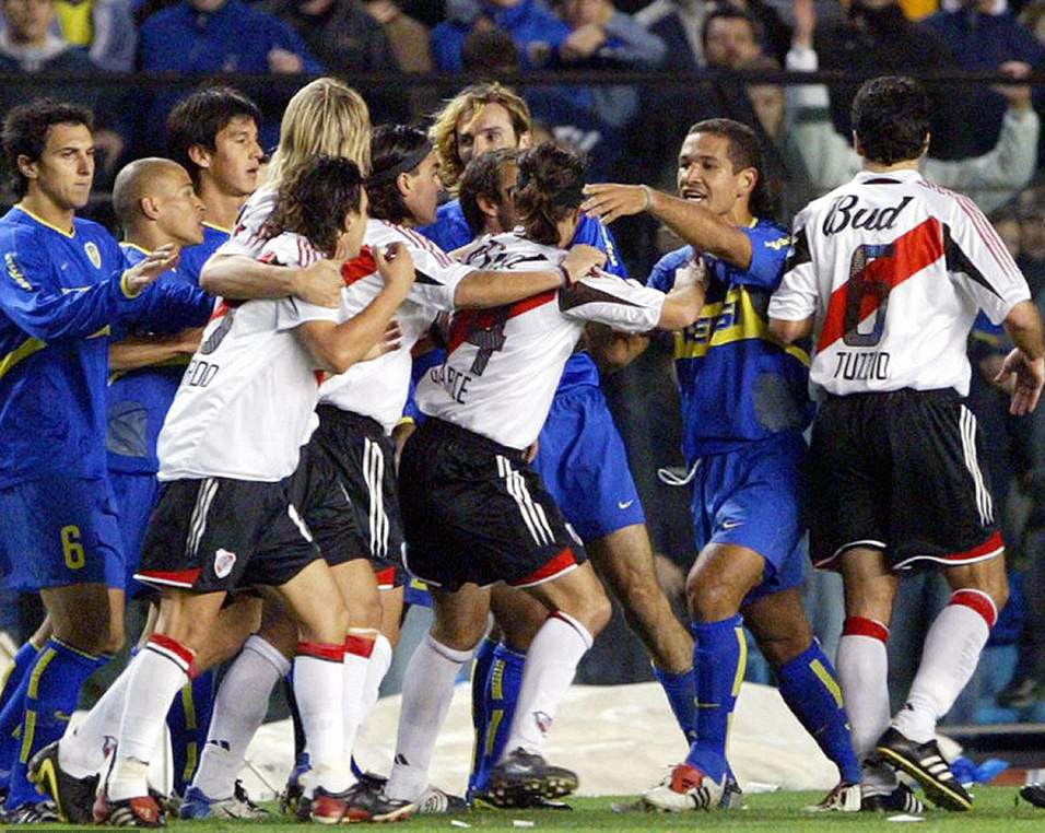 "Siêu kinh điển" Boca Juniors - River Plate lấn át derby Manchester