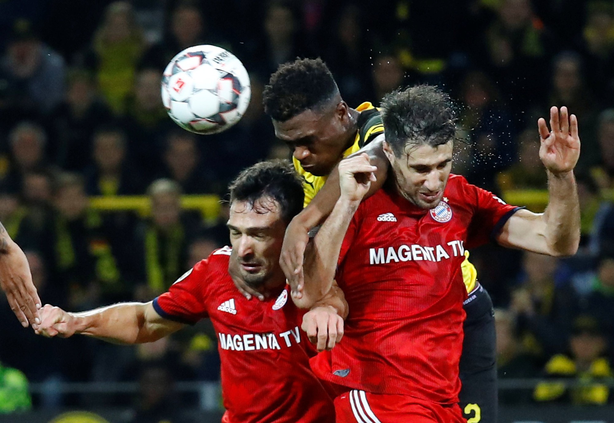 Tiệc b&agrave;n thắng si&ecirc;u kinh điển Bundesliga, Dortmund quật ng&atilde; Bayern Munich - Ảnh 3.