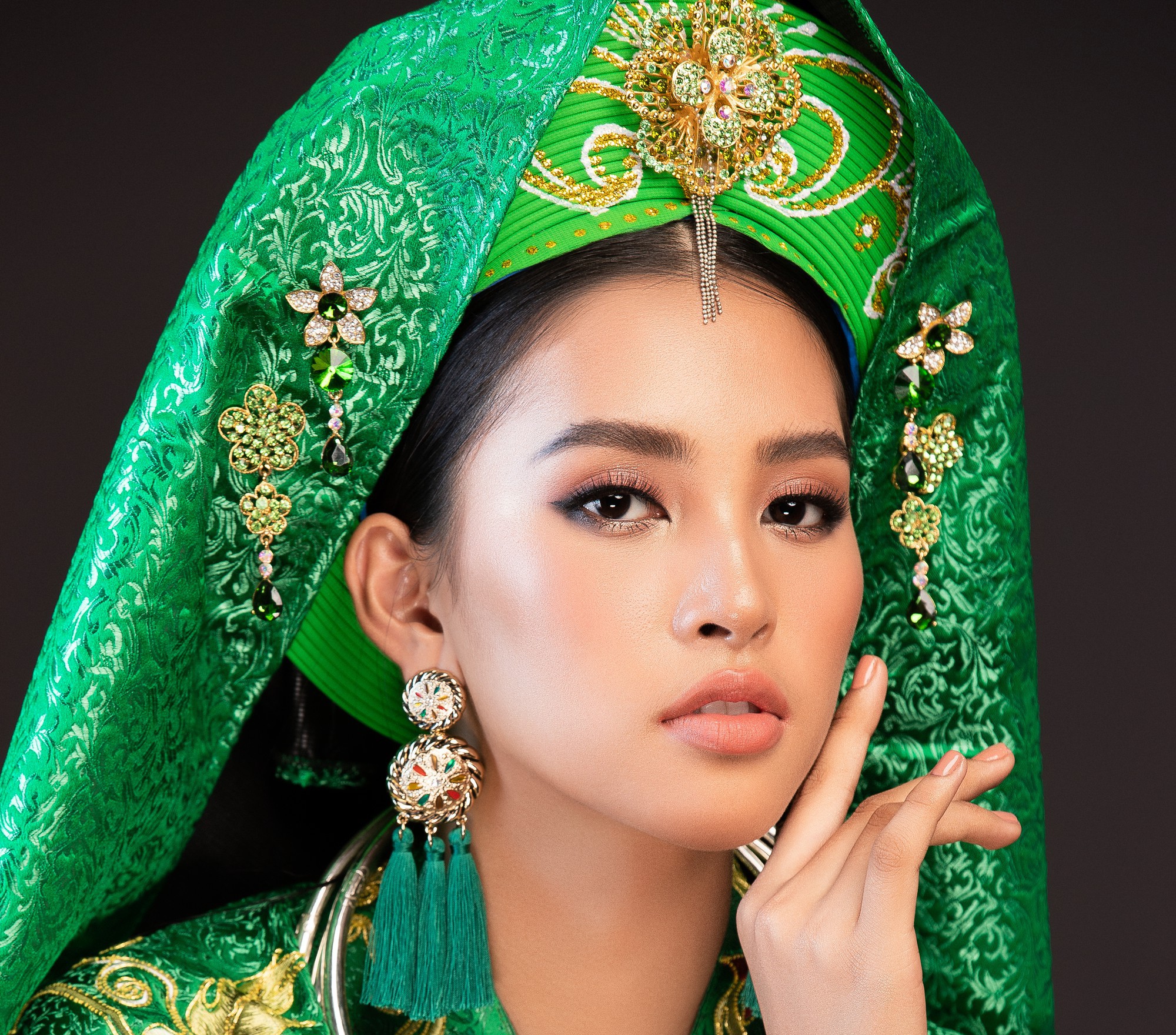Hoa hậu Tiểu Vy "lên đồng" tại Miss World 2018