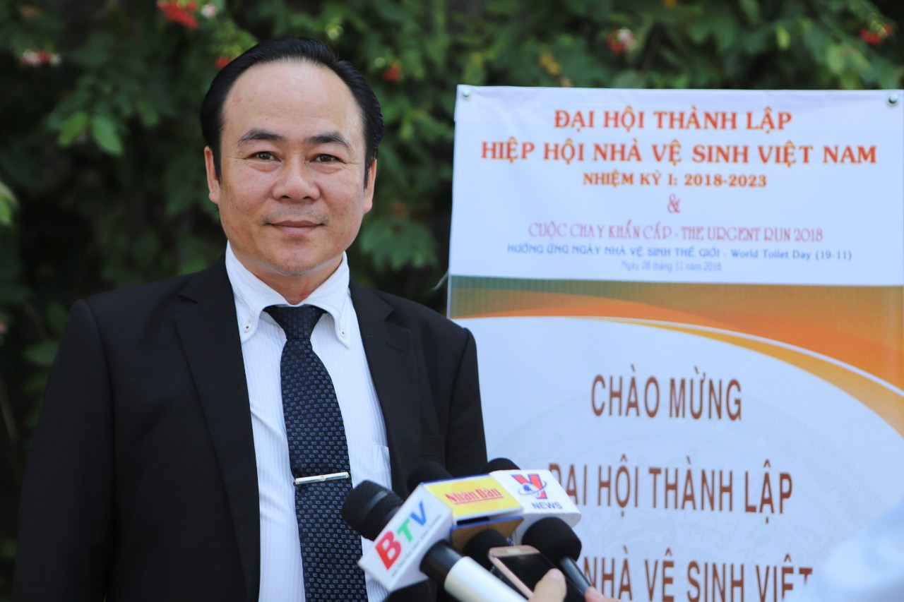 Cận cảnh nh&agrave; vệ sinh 5 sao miễn ph&iacute; tr&ecirc;n phố ở B&igrave;nh Dương - Ảnh 1.