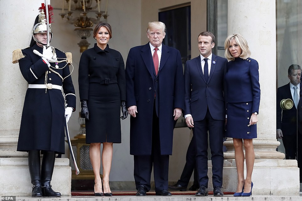 Giải mã phản ứng của ông Trump khi ông Macron vỗ đầu gối - Ảnh 13.
