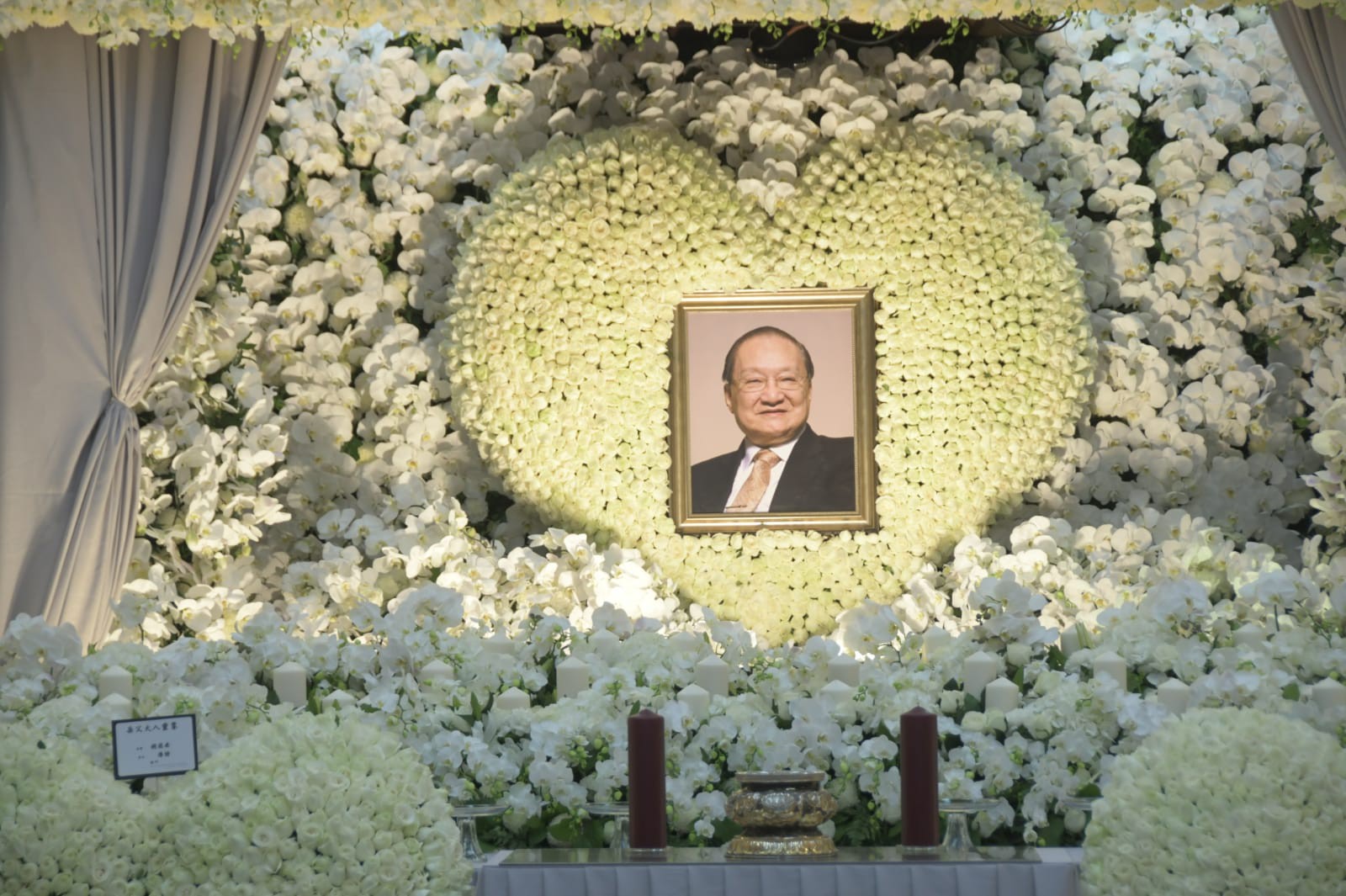 Tang lễ "võ lâm minh chủ" Kim Dung