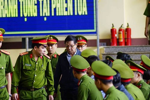 Có tướng bảo kê, tha hồ đánh bạc!