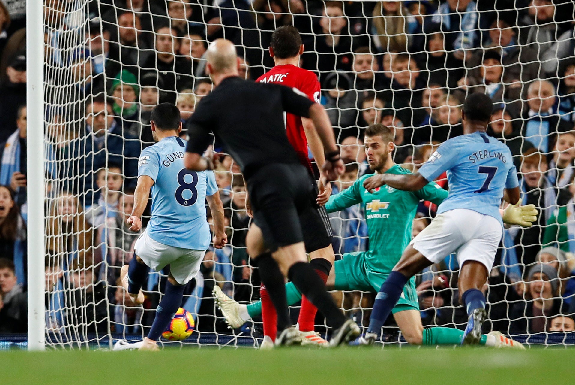 Truyền th&ocirc;ng Anh tổng c&ocirc;ng k&iacute;ch Man United sau thất bại trận derby - Ảnh 7.