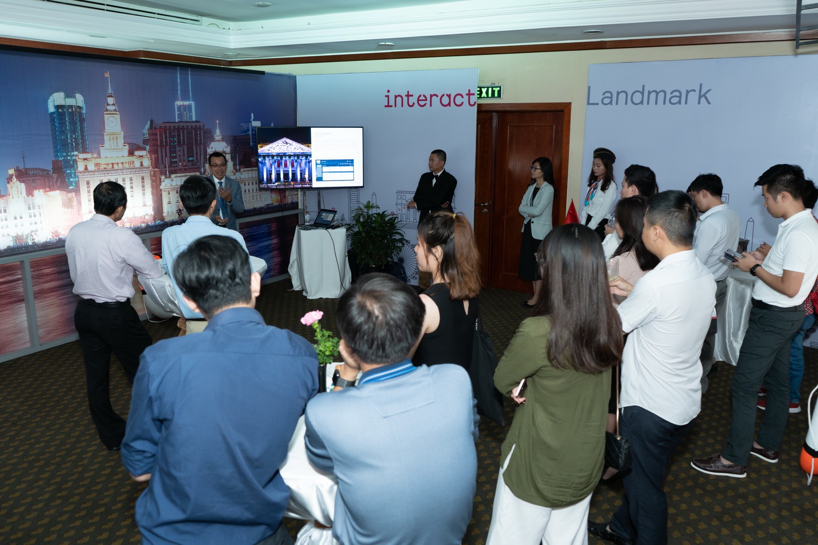 Signify c&ocirc;ng bố 6 cấu phần chiếu s&aacute;ng Interact - Ảnh 4.