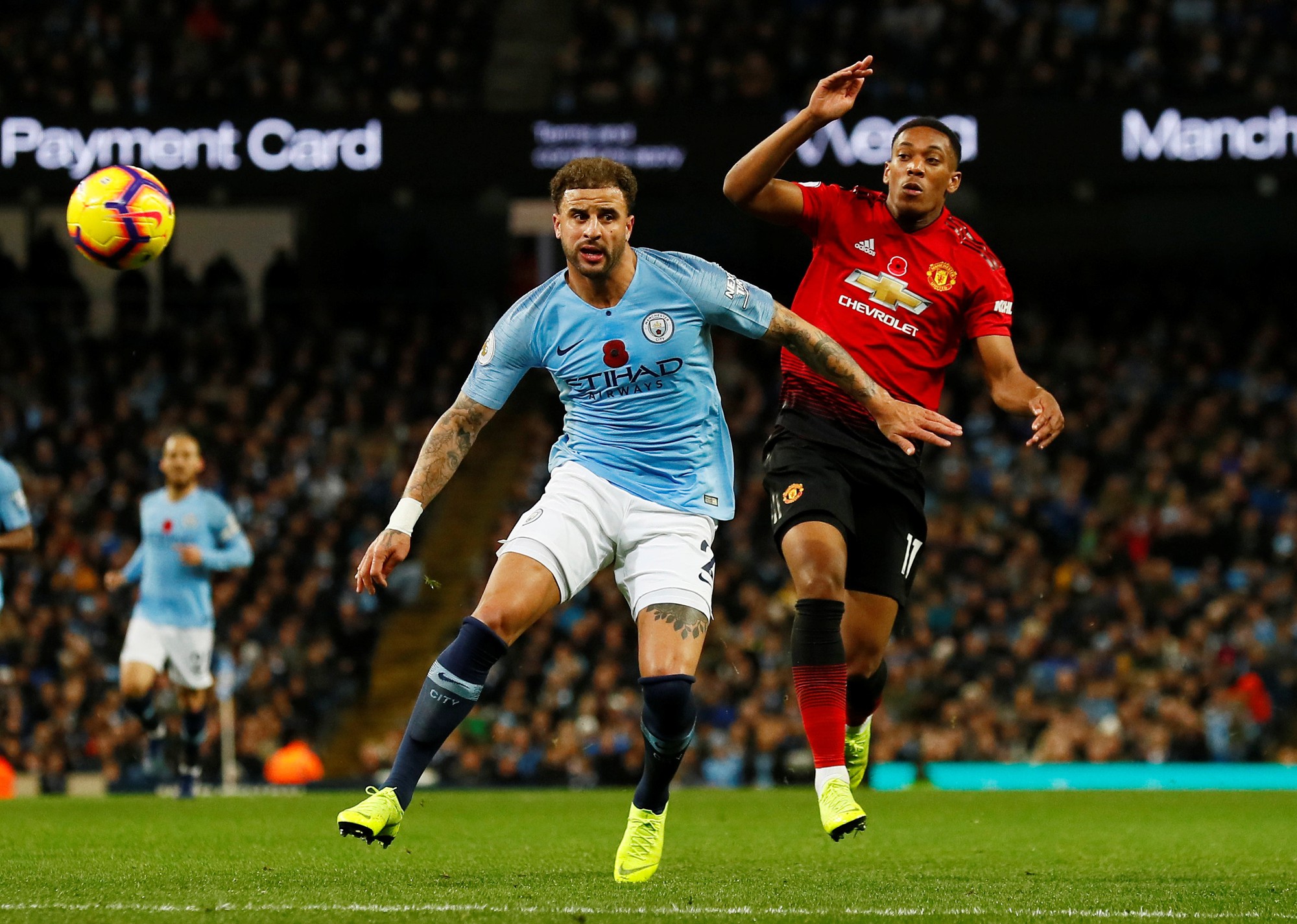 Truyền thông Anh tổng công kích Man United sau thất bại trận derby