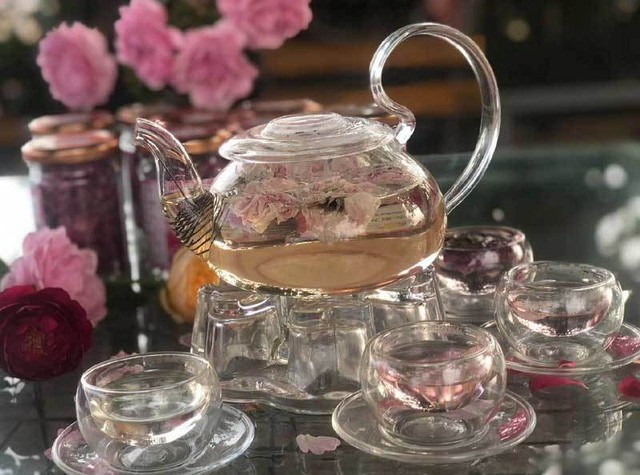 Trà hoa hồng nguyên bông 10 triệu đồng/kg, làm ra không đủ bán