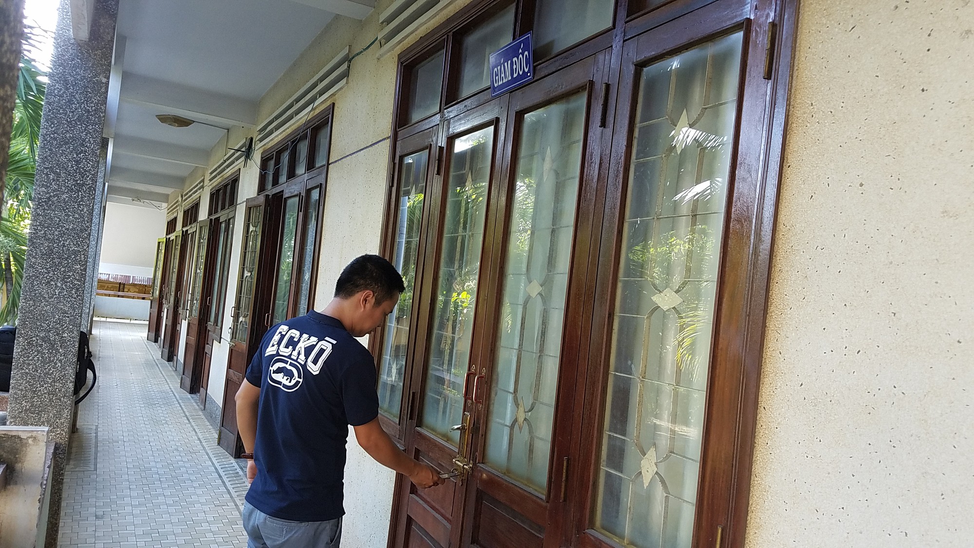 Mua hồ sơ mời thầu ở Kon Tum kh&oacute; hơn... l&ecirc;n trời - Ảnh 2.