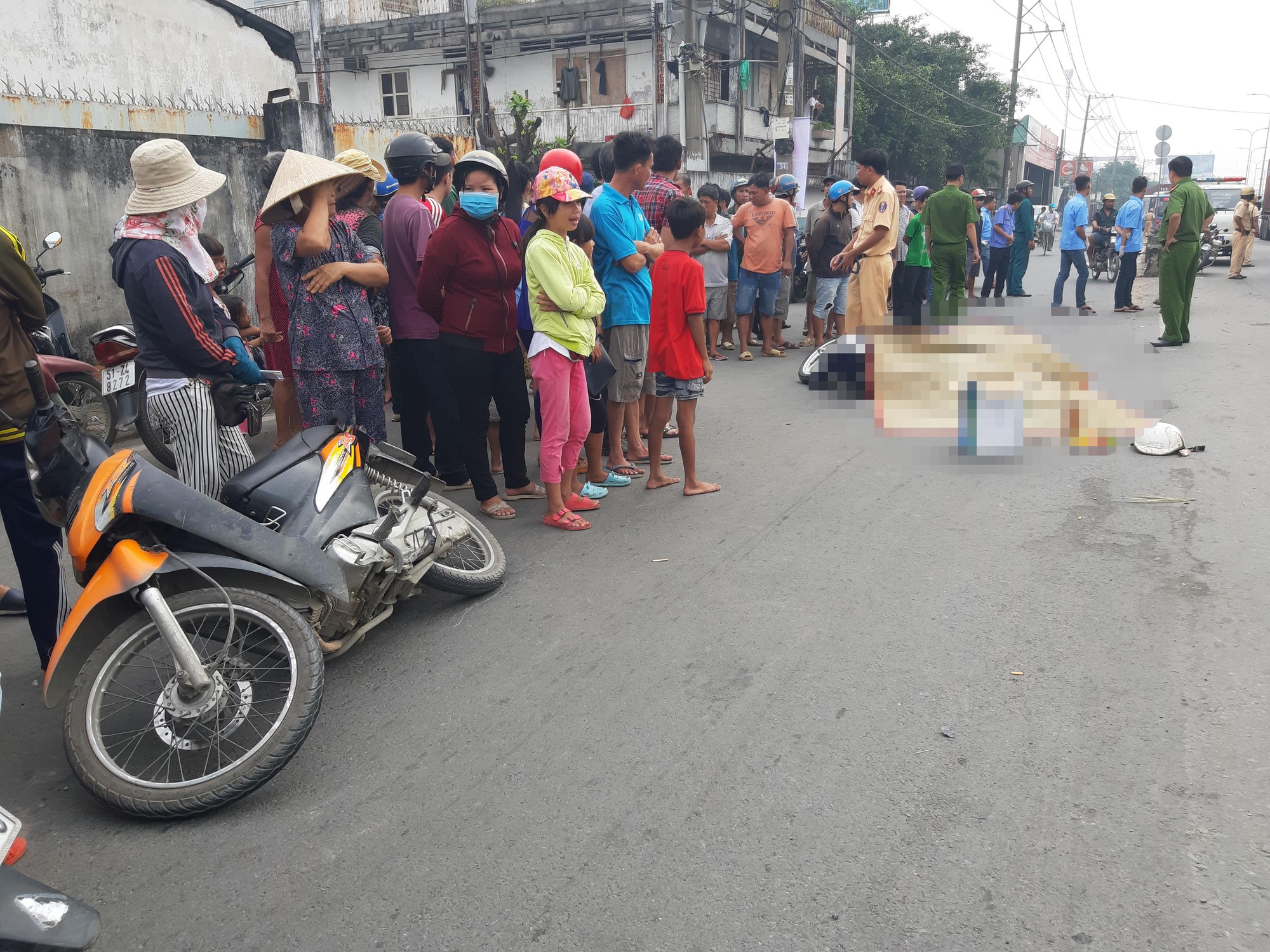 Người phụ nữ tử vong dưới bánh xe buýt sau va chạm với xe máy