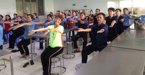 Hơn 37.000 c&ocirc;ng nh&acirc;n tham gia tập thể dục giữa giờ - Ảnh 1.