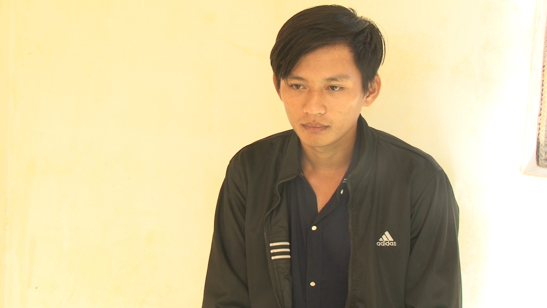 Dụ dỗ bạn gái nhí quan hệ, thanh niên bị người dân tố giác