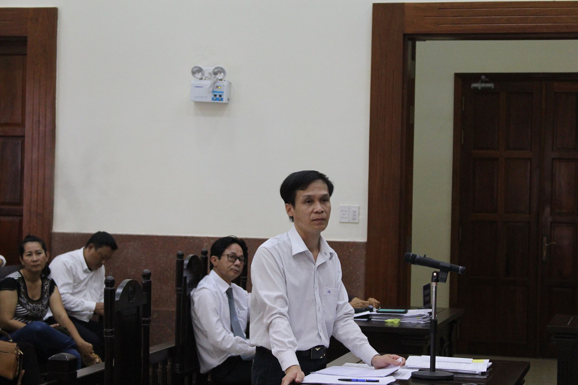 Luật sư ra tòa kêu oan không chiếm đoạt 1 tỉ đồng của thân chủ