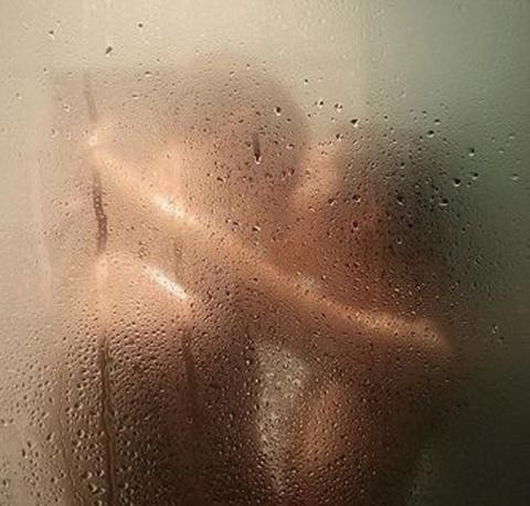 "Vui vẻ” với bạn gái quen qua mạng, hai chàng trai bị sụp bẫy