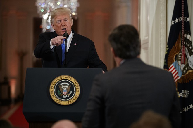 Đ&agrave;i CNN kiện Tổng thống Donald Trump v&igrave; cấm cửa ph&oacute;ng vi&ecirc;n - Ảnh 1.