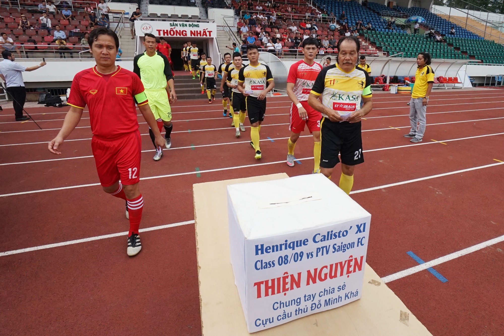 Những nh&agrave; v&ocirc; địch AFF Cup 2008 t&aacute;i ngộ tại s&acirc;n Thống Nhất - Ảnh 1.