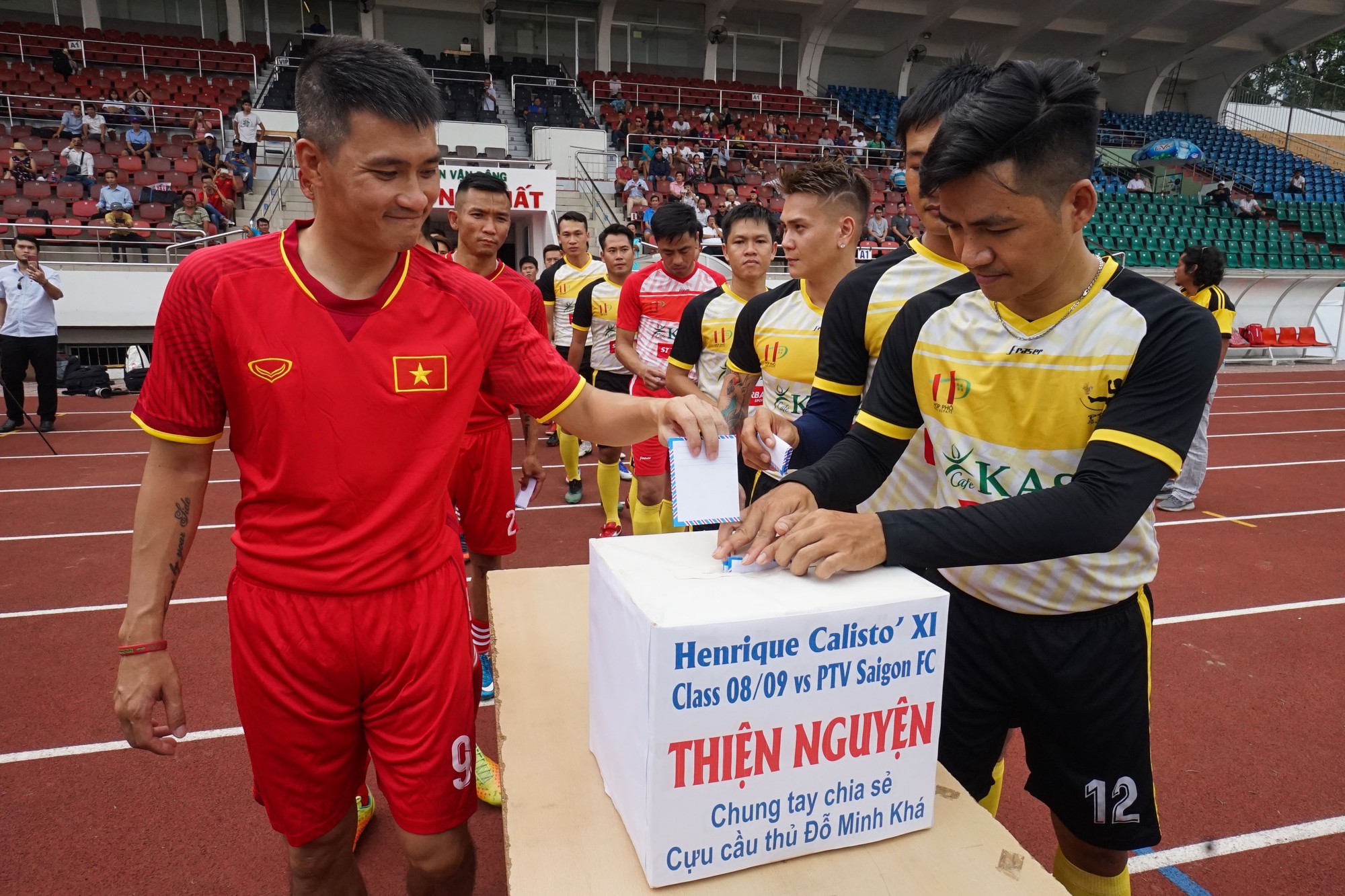 Những nh&agrave; v&ocirc; địch AFF Cup 2008 t&aacute;i ngộ tại s&acirc;n Thống Nhất - Ảnh 2.