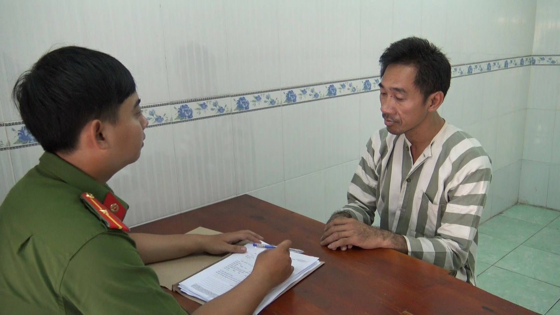 Lật tẩy gã đàn ông nước ngoài "đóng đô" ở nhà nghỉ, khách sạn