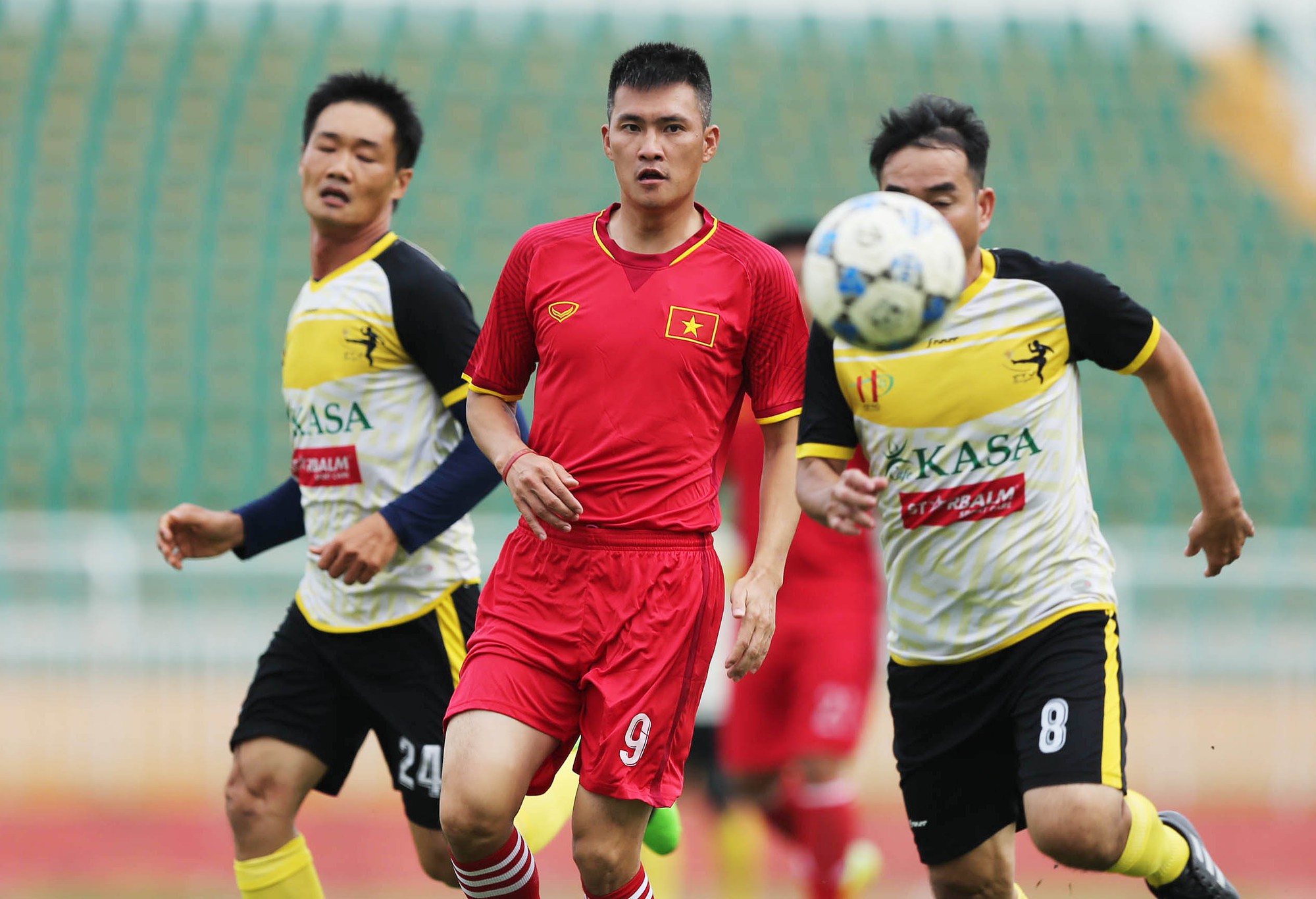 Những nh&agrave; v&ocirc; địch AFF Cup 2008 t&aacute;i ngộ tại s&acirc;n Thống Nhất - Ảnh 8.