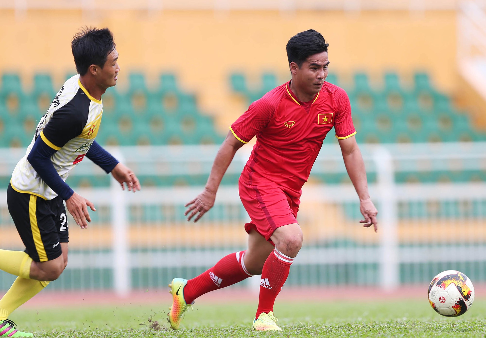 Những nh&agrave; v&ocirc; địch AFF Cup 2008 t&aacute;i ngộ tại s&acirc;n Thống Nhất - Ảnh 7.