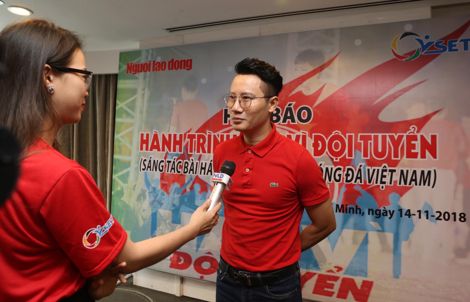 H&agrave;nh tr&igrave;nh h&aacute;t v&igrave; đội tuyển được hưởng ứng mạnh mẽ ngay buổi ph&aacute;t động - Ảnh 9.