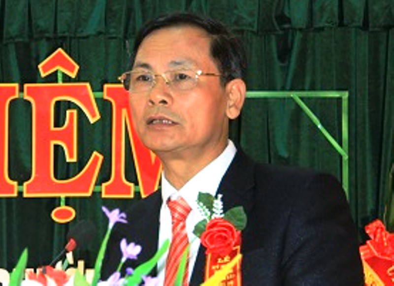 Bắt tạm giam 4 tháng 1 phó chủ tịch xã