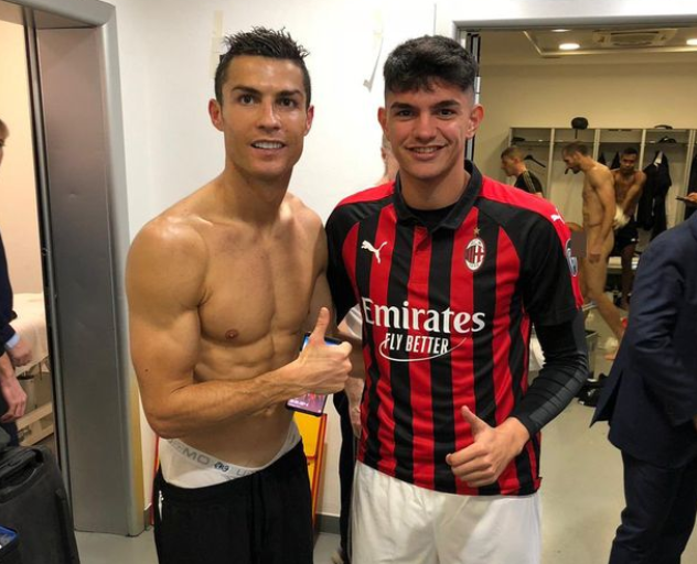 Ronaldo vô tình làm lộ “của quý” của đồng đội