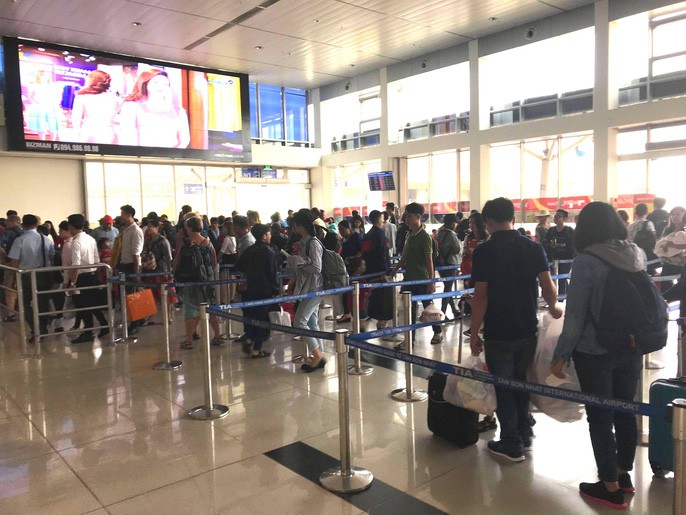 Hành khách bị từ chối nhập cảnh sân bay Tân Sơn Nhất có sức khỏe rất xấu