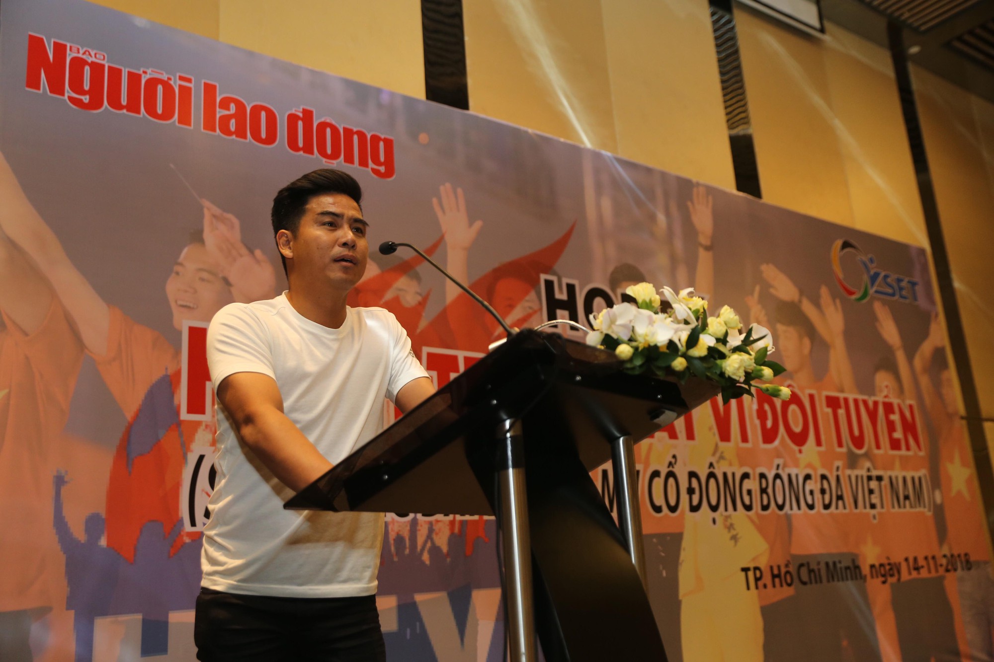 H&agrave;nh tr&igrave;nh h&aacute;t v&igrave; đội tuyển được hưởng ứng mạnh mẽ ngay buổi ph&aacute;t động - Ảnh 5.