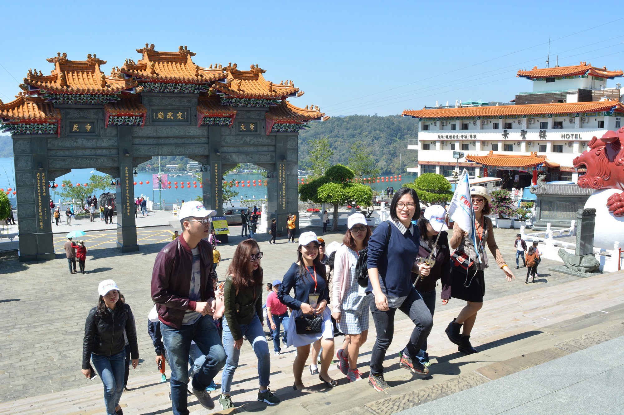 Không làm du khách Việt "xấu xí"