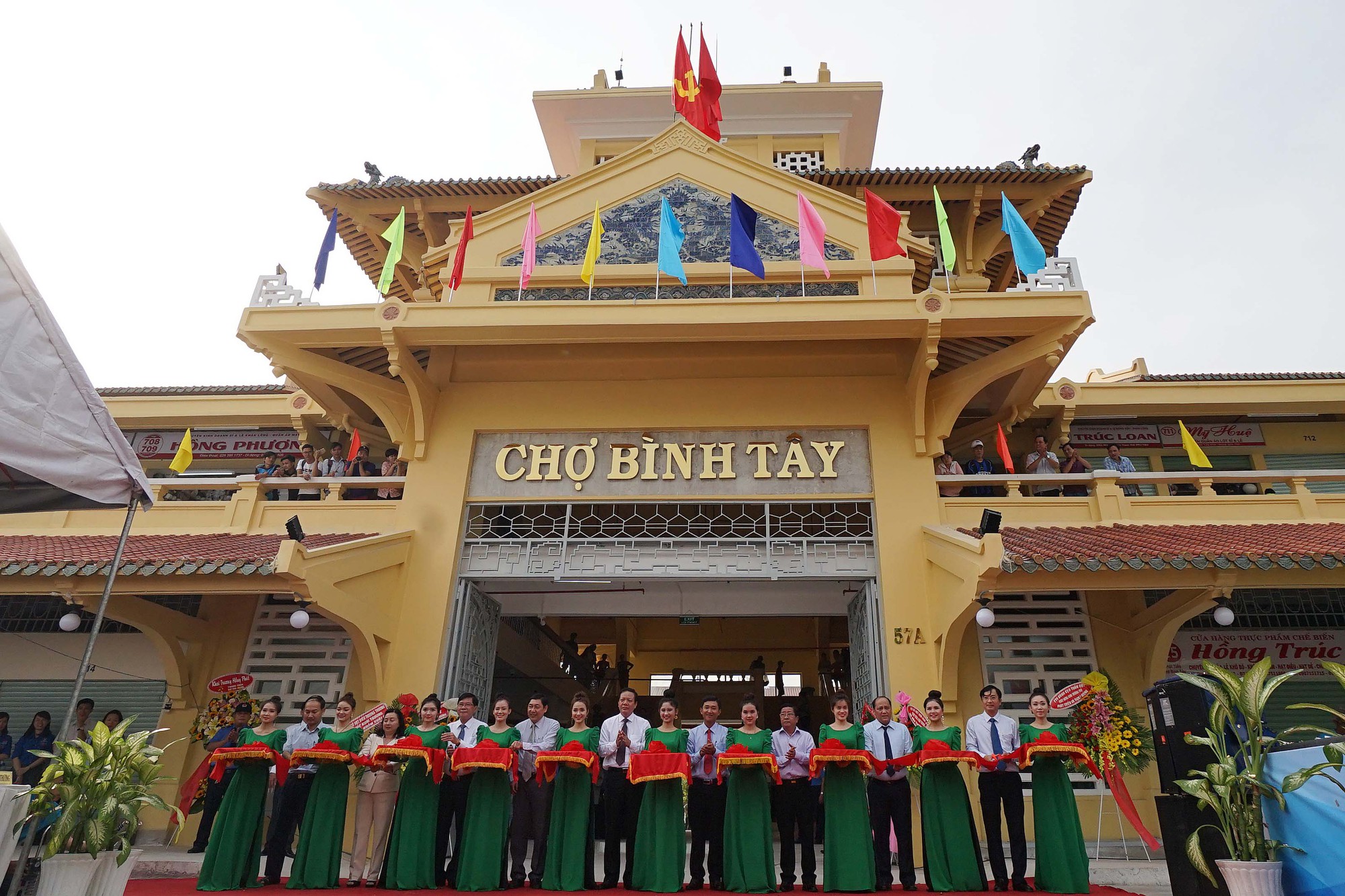 Ng&ocirc;i chợ gần 100 tuổi ở TP HCM ch&iacute;nh thức mở cửa trở lại - Ảnh 2.