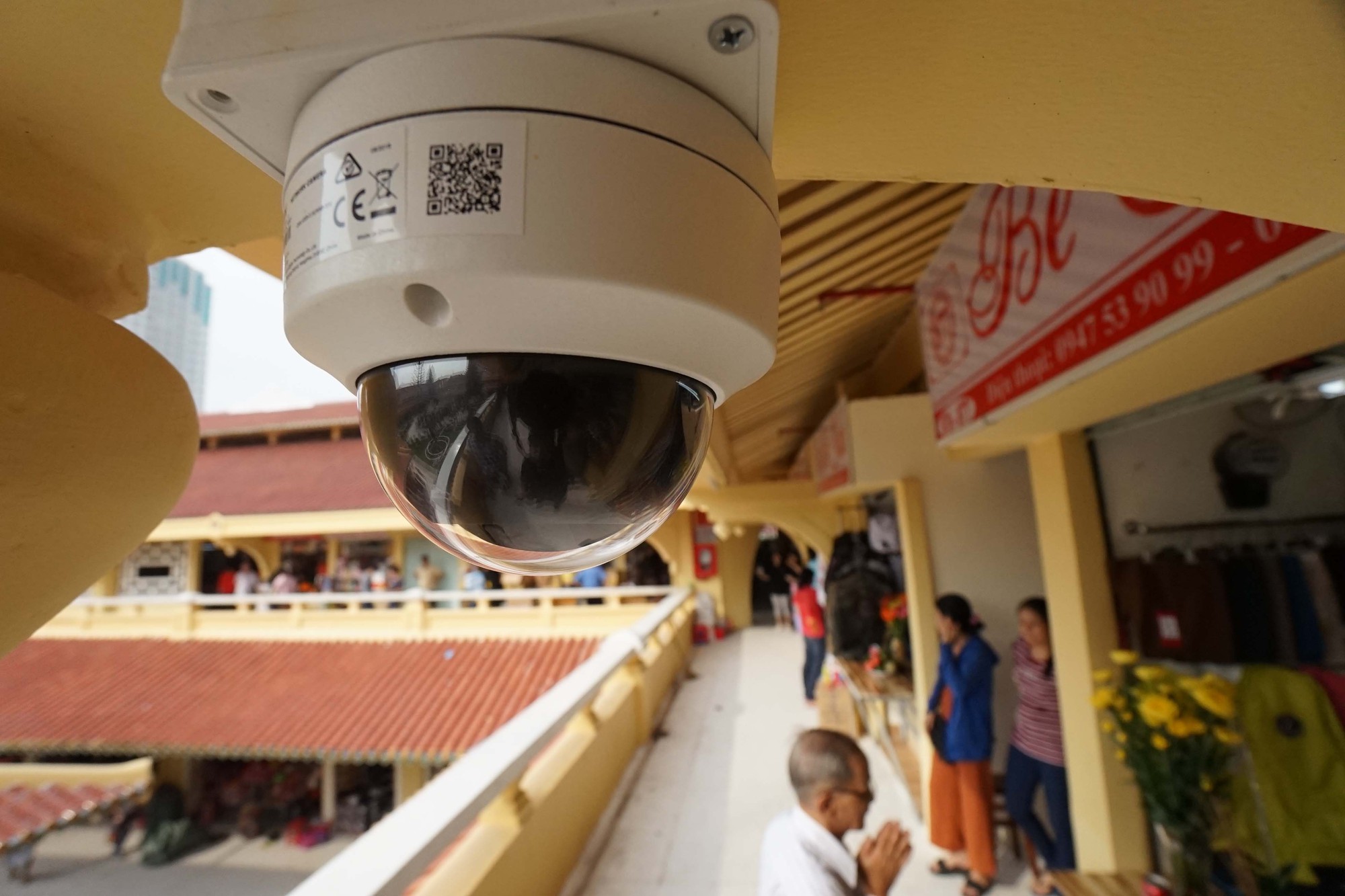 Ng&ocirc;i chợ gần 100 tuổi ở TP HCM ch&iacute;nh thức mở cửa trở lại - Ảnh 15.