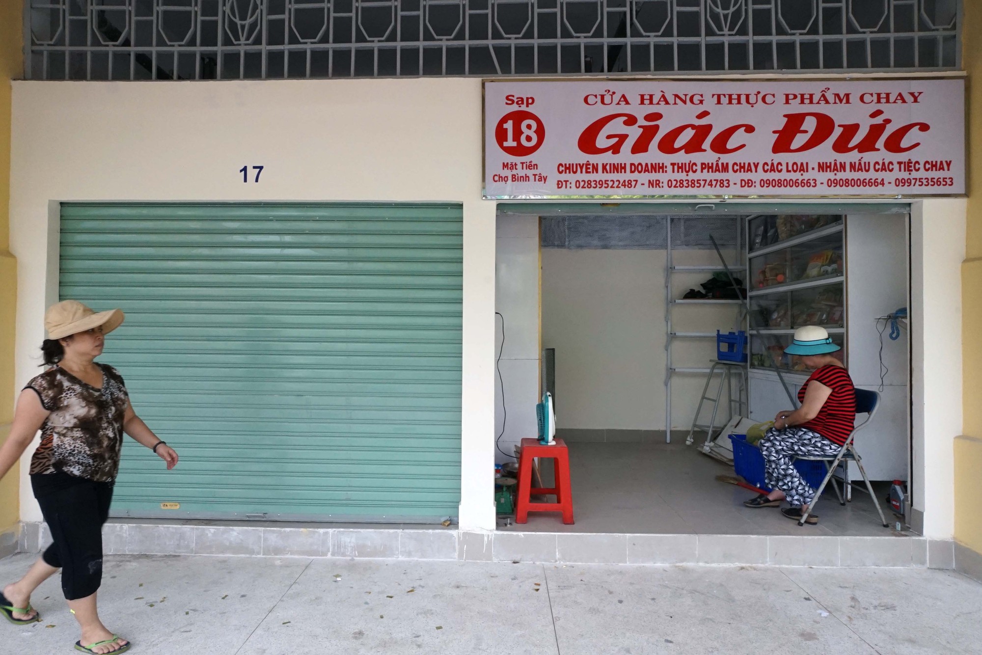 Ng&ocirc;i chợ gần 100 tuổi ở TP HCM ch&iacute;nh thức mở cửa trở lại - Ảnh 16.