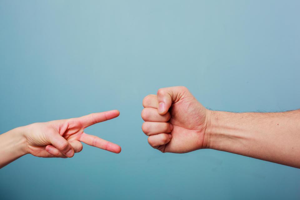 Hy hữu: Cầu thủ oẳn t&ugrave; t&igrave;, trọng t&agrave;i bị treo c&ograve;i 3 tuần - Ảnh 5.
