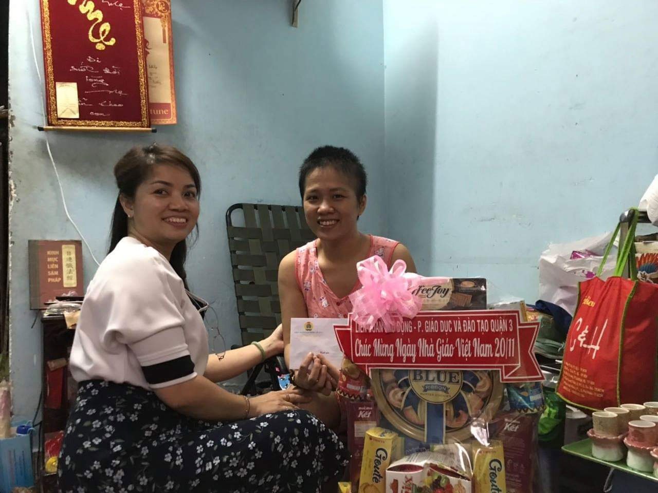 Thăm gi&aacute;o vi&ecirc;n, nh&acirc;n vi&ecirc;n ng&agrave;nh gi&aacute;o dục bị bệnh hiểm ngh&egrave;o - Ảnh 1.