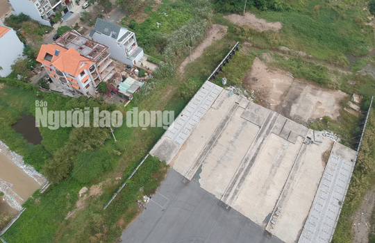 Cận cảnh 4 tuyến đường lùm xùm ở Thủ Thiêm - Ảnh 8.