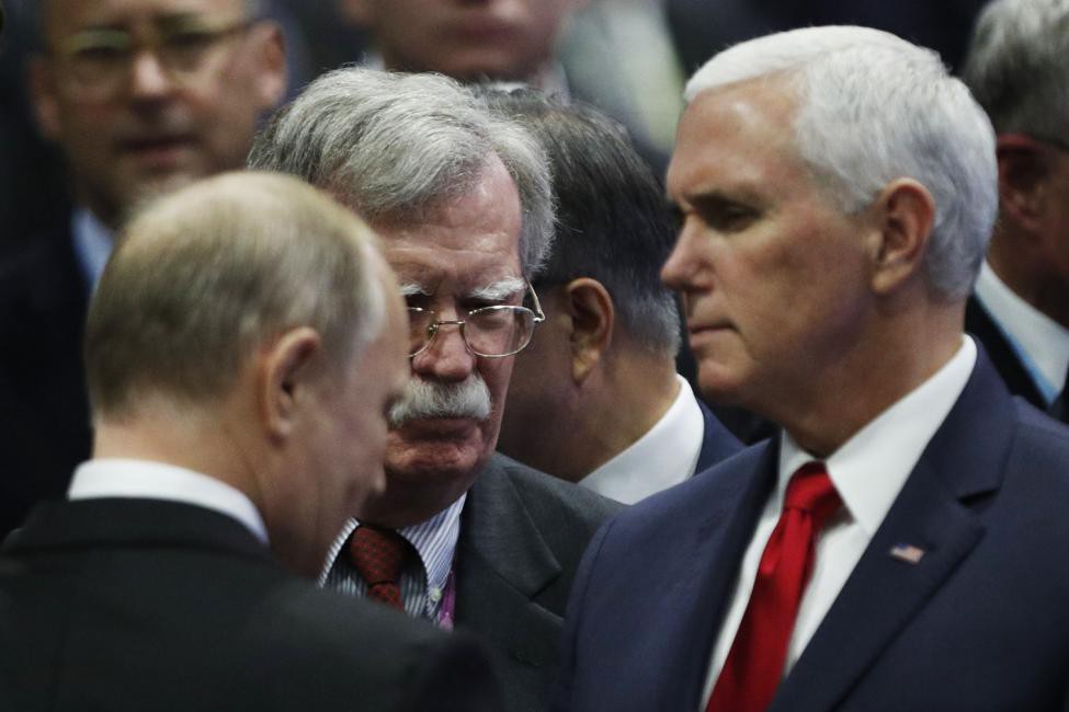 Họp ASEAN, ông Putin khoác vai nói chuyện riêng với Phó Tổng thống Mỹ - Ảnh 2.