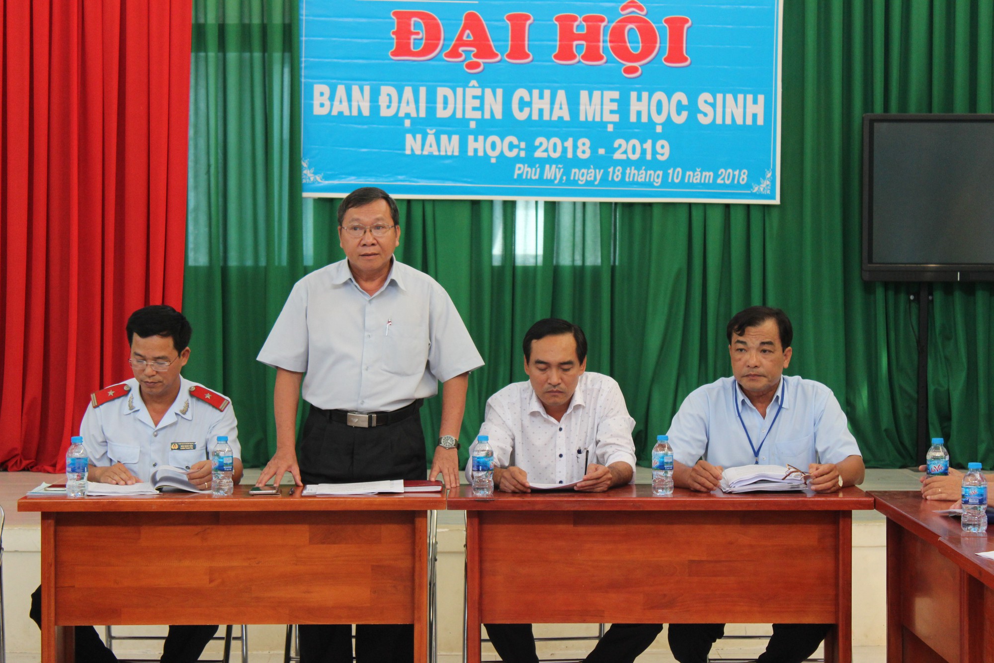 Vụ tố trẻ bị ăn gạo mốc, đầu c&aacute;: Kh&ocirc;ng kịp thời thu mẫu! - Ảnh 1.