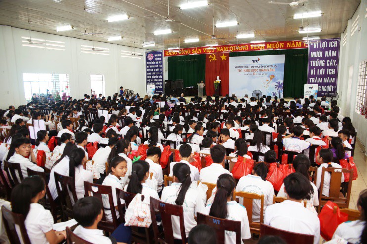 Trao học bổng “TTC - Nâng bước thành công” lần thứ 33 - Ảnh 2.