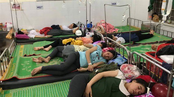 Hơn 150 công nhân nhập viện sau bữa cơm trưa tại công ty