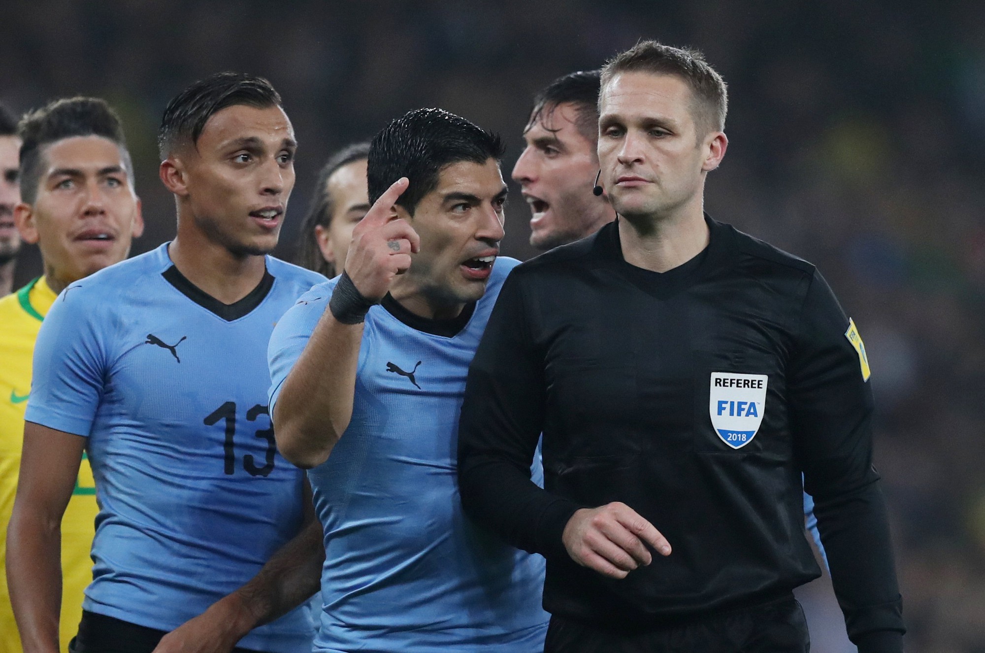 Sân Emirates rực lửa, Brazil hạ Uruguay ở đại chiến Nam Mỹ - Ảnh 7.