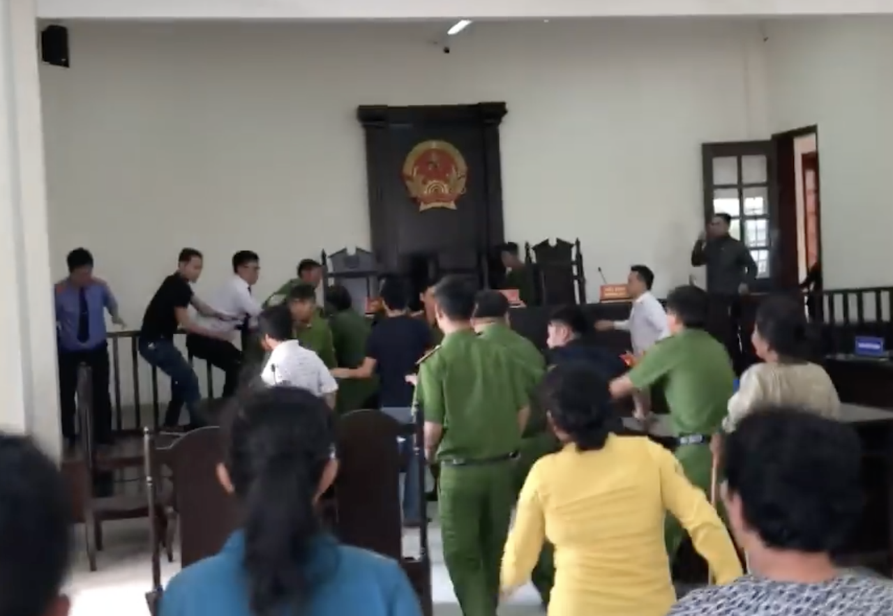 Công an TP HCM kết luận vụ đánh kiểm sát viên VKSND huyện Bình Chánh - Ảnh 1.