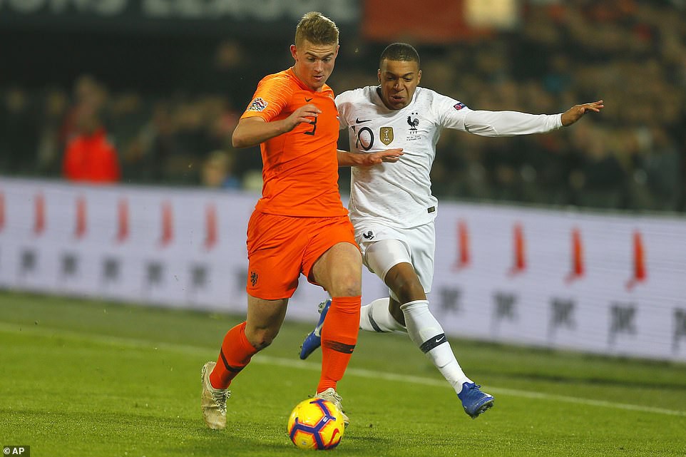 “Bom tấn” De Ligt chào sân Juventus nhờ luật thuế mới của Ý