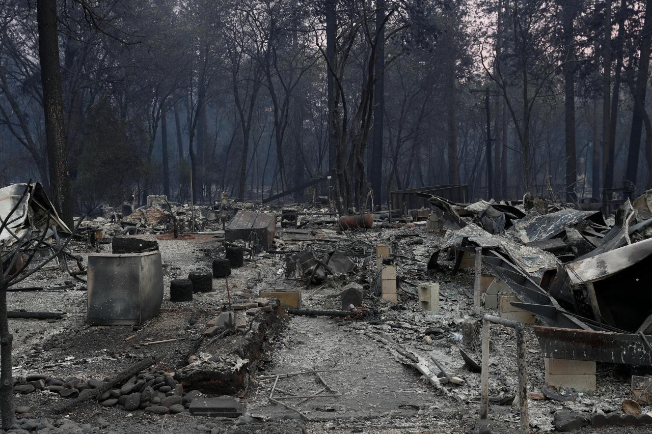 Ch&aacute;y rừng California: Hơn 1.000 người mất t&iacute;ch, kh&oacute;i độc ph&aacute;t t&aacute;n h&agrave;ng trăm km - Ảnh 2.